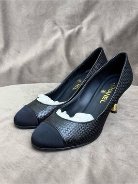 🚩steal Chanel Black Textured Cap-Toe Low Heel Pumps